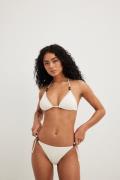 NA-KD Swimwear Detaljerade bikinitrosor med hög skärning - Offwhite
