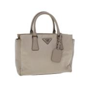 Prada Vintage Pre-owned Nylon prada-vskor Gray, Dam