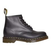 Dr. Martens Låga ankelboots i Nero Aw23 Black, Dam