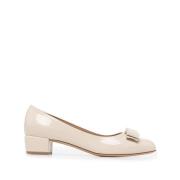 Salvatore Ferragamo Vit Häl Vara 1 Båge Pumps White, Dam