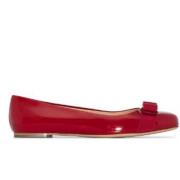 Salvatore Ferragamo Röda platta skor Elegant stil Red, Dam