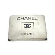 Chanel Vintage Pre-owned Metall broscher Gray, Dam