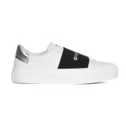 Givenchy Svarta Slip-on Sneakers med Broderad Signatur Black, Dam