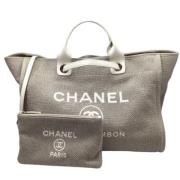 Chanel Vintage Pre-owned Canvas chanel-vskor Gray, Dam