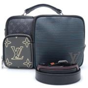 Louis Vuitton Vintage Pre-owned Canvas axelremsvskor Black, Dam