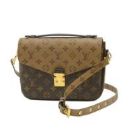 Louis Vuitton Vintage Pre-owned Canvas axelremsvskor Brown, Dam