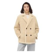 Bottega Veneta Beige Lambfur Kappa med Notched Krage Beige, Dam