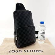 Louis Vuitton Vintage Pre-owned Canvas crossbodyvskor Black, Dam