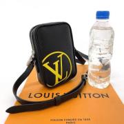 Louis Vuitton Vintage Pre-owned Laeder crossbodyvskor Black, Dam