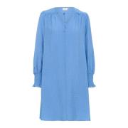 Kaffe Feminin Klänning med Smock Manschetter Blue, Dam