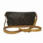 Louis Vuitton Vintage Pre-owned Canvas crossbodyvskor Brown, Dam