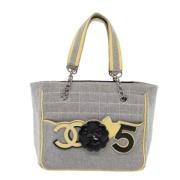 Chanel Vintage Pre-owned Canvas totevskor Gray, Dam