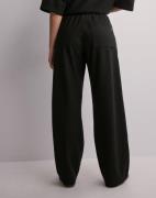 Woodbird - Svart - WBIvo Plisse Pant