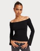 Nelly - Svart - Off Shoulder Slit Top