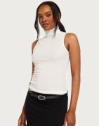 Nelly - Vit - Soft Sleeveless Turtleneck Top