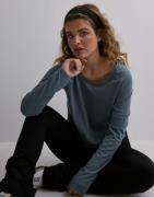 ICANIWILL - Blå - Stride Cropped Long Sleeve Wmn