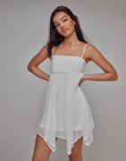 Nelly - Vit - Chiffon Strap Dress