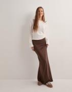 Nelly - Brun - Perfect Low Waist Maxi Skirt