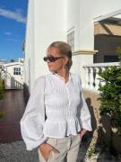 Nelly - Vit - Flirty Smock Blouse