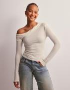 Nelly - Vit - Luxurious Ultra Soft Shoulder Top