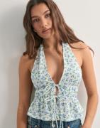 Nelly - Blommig - Gorgeous Halterneck Top