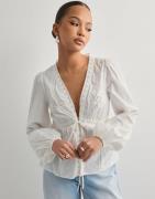 Nelly - Vit - Amaze Me Blouse