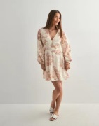 Neo Noir - Blommig - Milly Emb Rose Dress