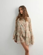 Vero Moda - Blommig - Vmstarry Ls Ruffle Mini Dress Exp