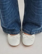 Nelly - Vit - Effortless Ballerina