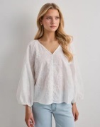 Only - Vit - Onlzion 3/4 V-Neck Emb Top Wvn