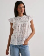 Vero Moda - Blommig - Vmtrine Sl Lace Top Wvn Ga Noos