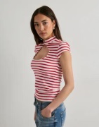 Nelly - Röd - Stripe Keyhole Top