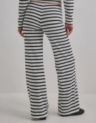 Nelly - Rutigt/Randigt - Stripe Knit Pants