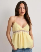 Nelly - Gul - Chiffon Lace Top