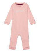 Baby Curved Monotype Coverall Långärmad Bodysuit Pink Tommy Hilfiger