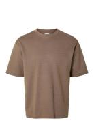 Selected Homme Slhlooseoscar Ss O-Neck Tee Noos Brun